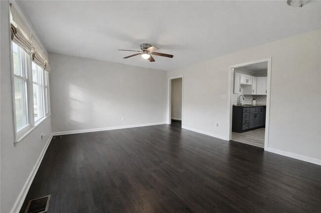 Building Photo - 610 Wilshire Ave