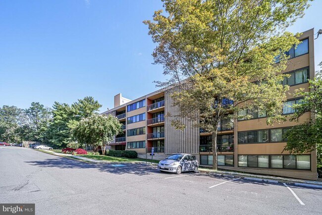 Building Photo - 4 S Van Dorn St