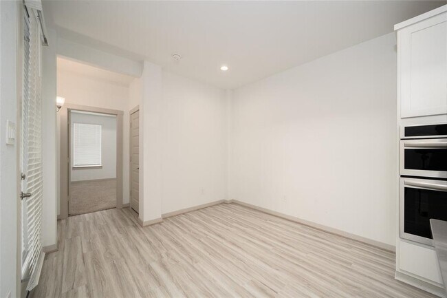 Building Photo - 29423 Red Rocks Pk Dr