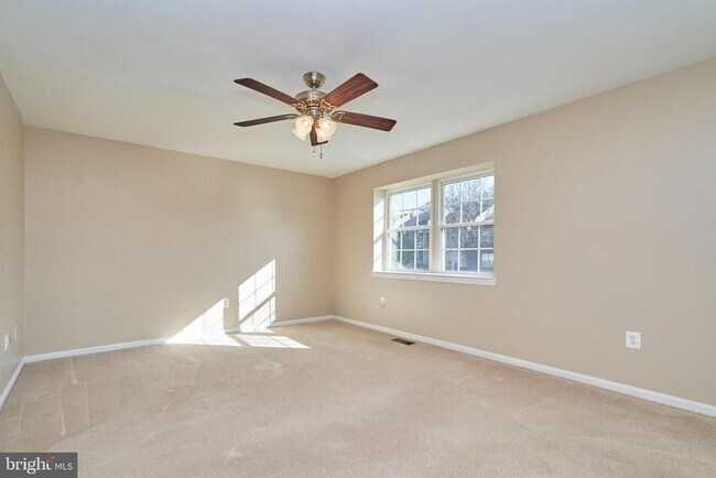 Building Photo - 8038 Sleepy View Ln
