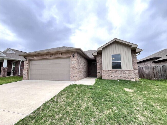 Building Photo - 5909 NW Reynolds St