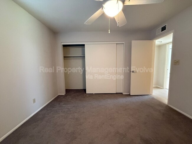 Building Photo - 4849 E Lake Point Cir