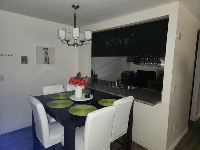 Building Photo - 7845 Golfcrest Dr