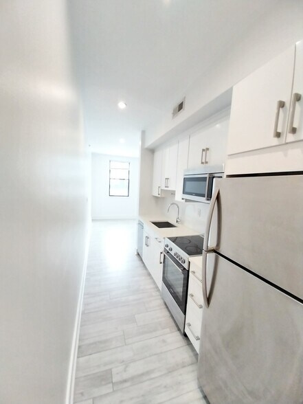 Building Photo - 1169 Hope St