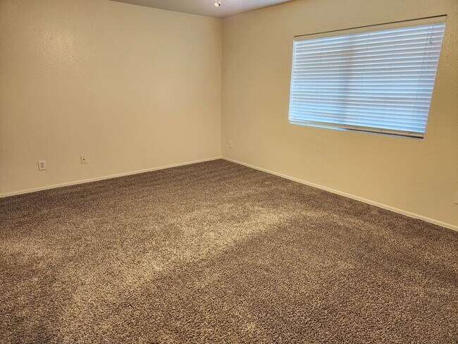 Building Photo - Rental Home Available in Surprise!