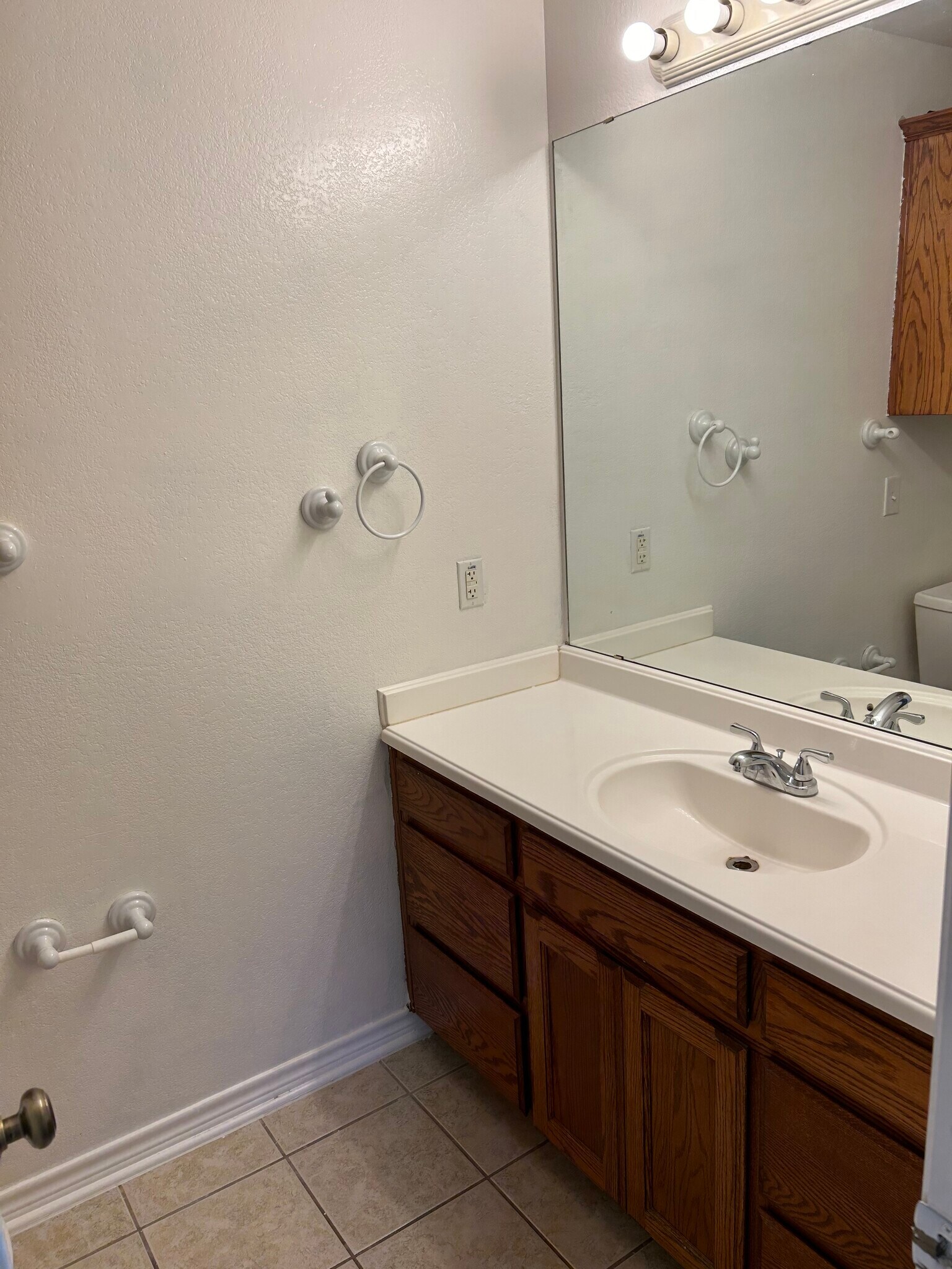 Building Photo - 317 W McLain Dr