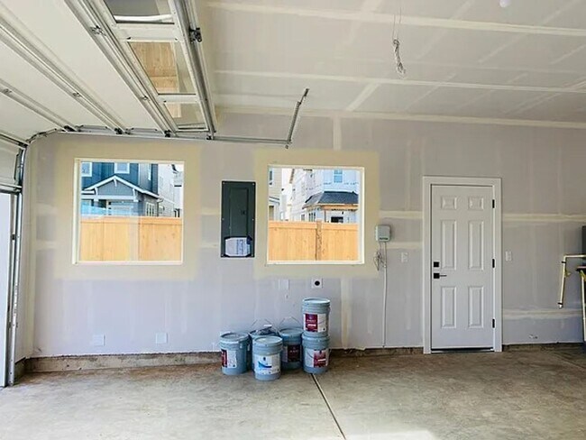 Building Photo - 8092 Southeast Bridge Ln