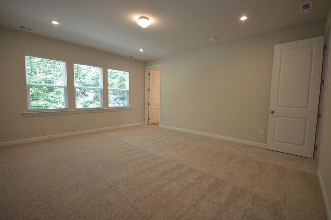 Building Photo - 7805 Sofiana Ave