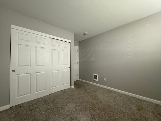 Building Photo - Spring Into Your New Apartment! - Get 1st Month Rent Free