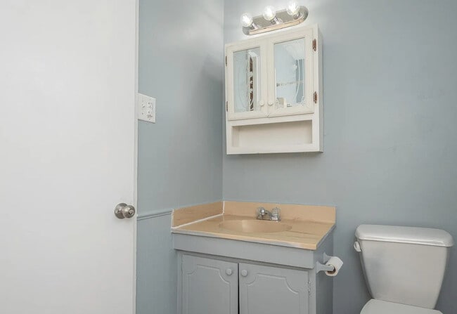 Building Photo - Emerald Commons