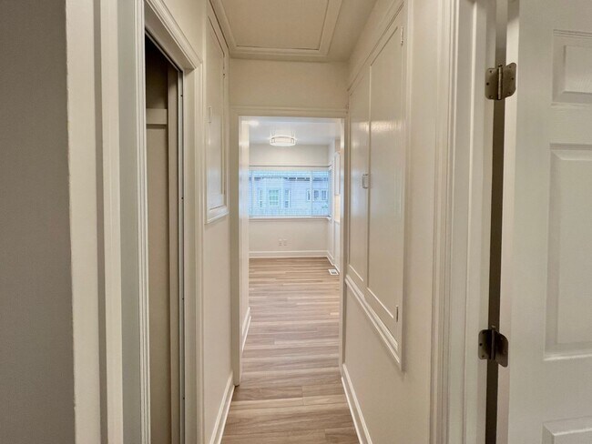 Building Photo - Newly Renovated 3 bed 2 bath With Huge Bac...