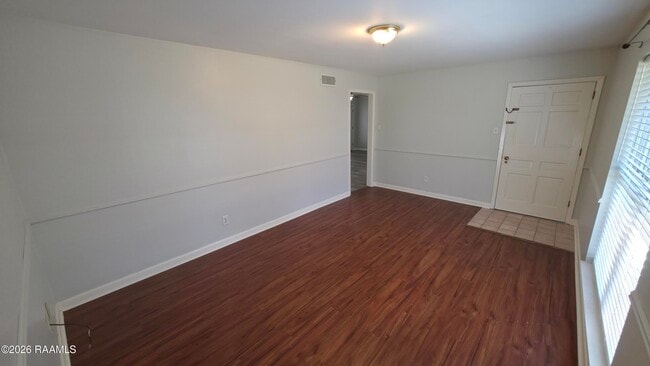 Building Photo - 125 Elmwood Dr