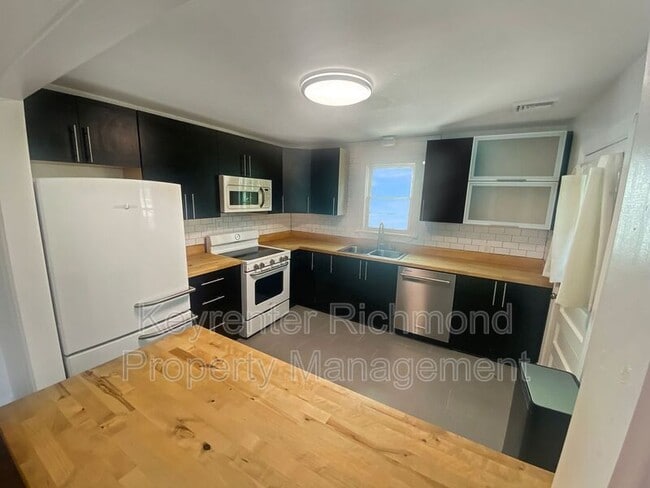 Building Photo - 2901 Maplewood Rd