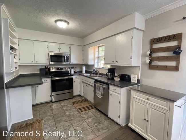 Building Photo - 3 br, 2 bath House - 4233 W Monterrey St