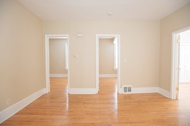 Building Photo - 2429 N Farwell Ave