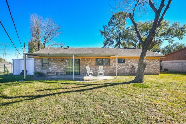 Building Photo - 2515 Valleyfield Dr