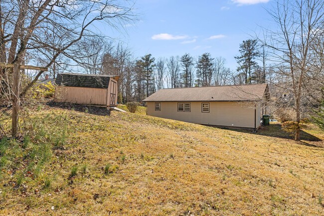 Building Photo - Sunny Two-Bedroom Home in West Asheville (...