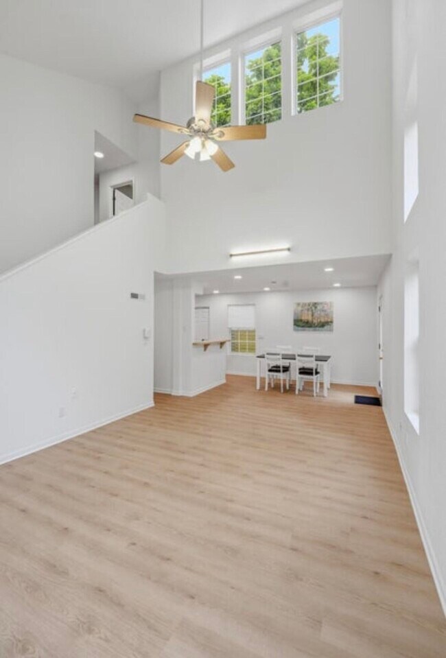 Building Photo - 1515 Mills Dr