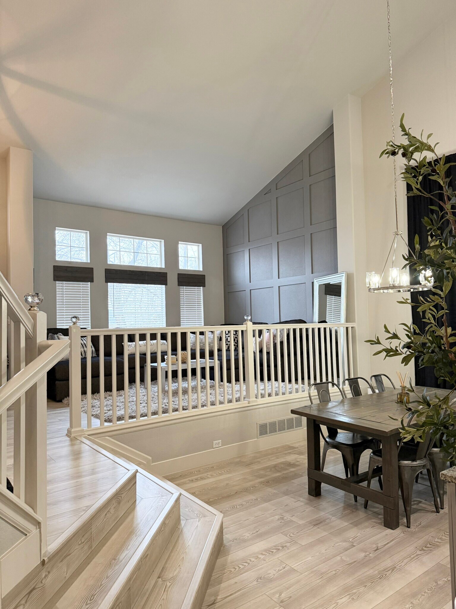 Building Photo - 562 E 133rd Ct