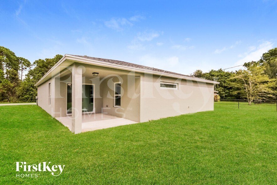 Building Photo - 1480 SW Gadsan Ave