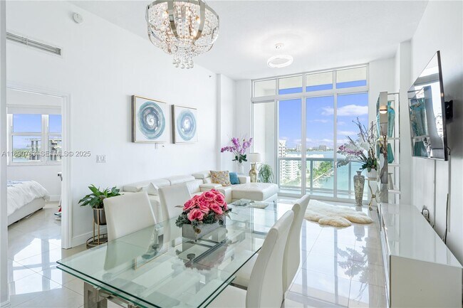 Building Photo - 7900 Harbor Island Dr