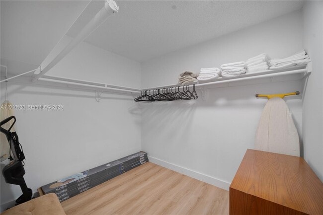 Building Photo - 77 Crandon Blvd