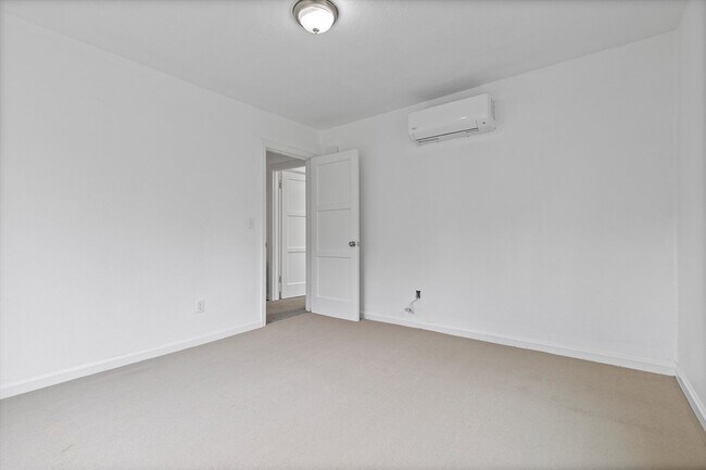 Building Photo - ALK - 1820 Sylvan Highlands Triplex