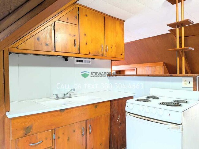 Building Photo - 18 5th St NE