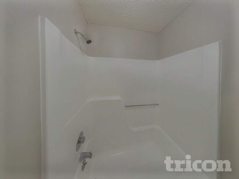 Building Photo - 7400 Palmetto Ct