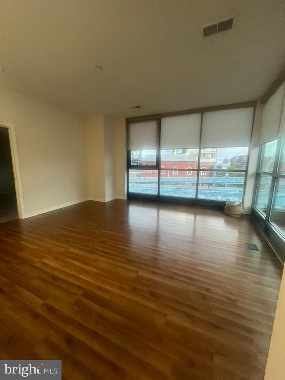 Building Photo - 401 Race St