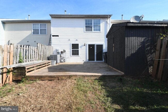 Building Photo - 8635 Union Pl