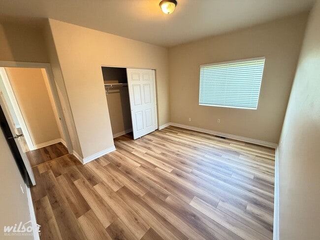 Building Photo - Spacious 3BR/2BA Duplex – Comfort Meets Co...