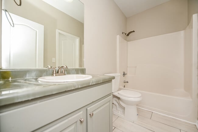 Building Photo - 113 Tyre Dr