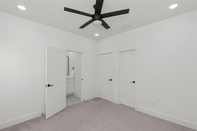 Building Photo - 3013 Nagle St