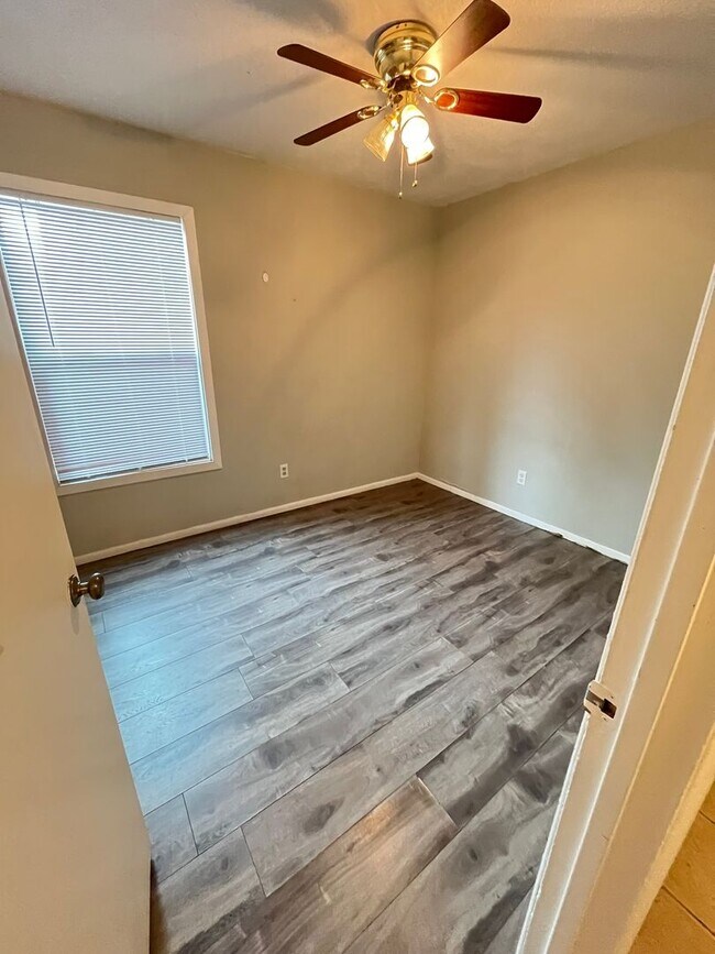 Building Photo - 90 Mariposa Dr