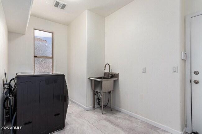 Building Photo - 13793 E Lupine Ave