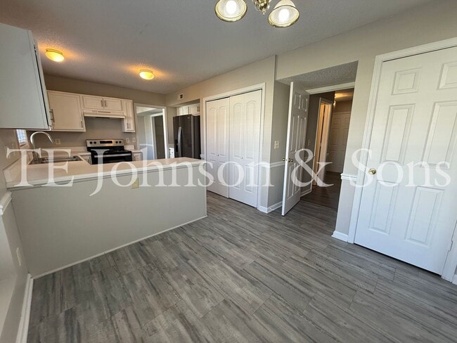 Building Photo - Spacious 4 Bedroom Home with Modern Comforts in Kernersville