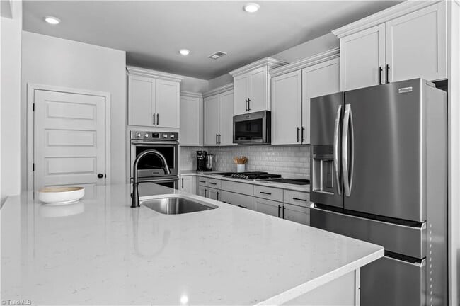 Building Photo - 7260 Huntgate Dr