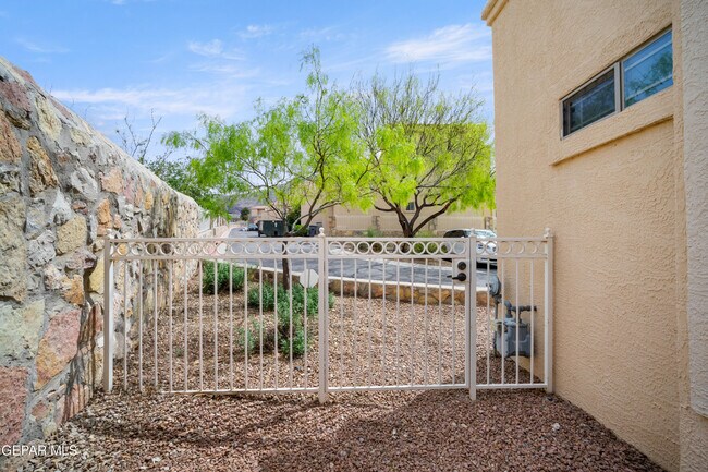 Building Photo - 5939 Bandolero Dr