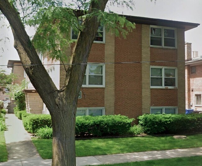 Building Photo - 4114 N Kedvale Ave