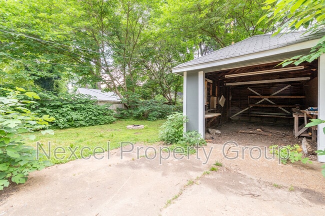 Building Photo - 2004 Walker Ave