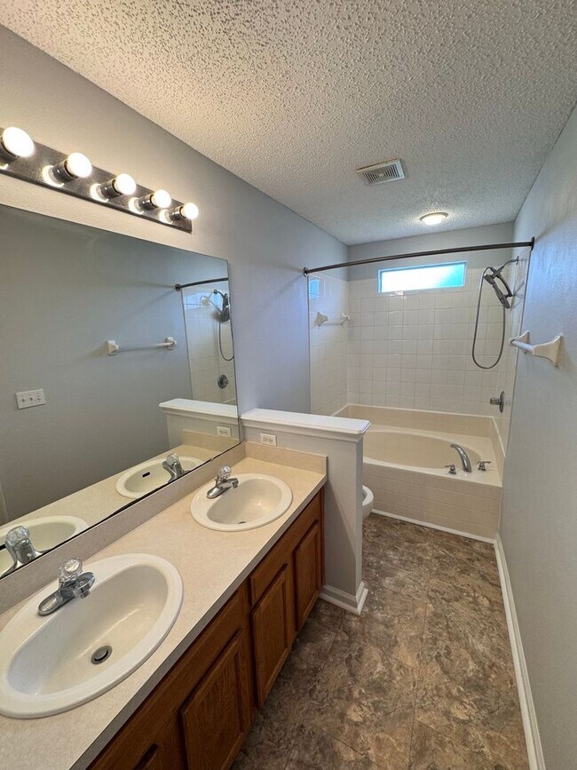 Building Photo - Nice 4/2 Home In Palm Coast