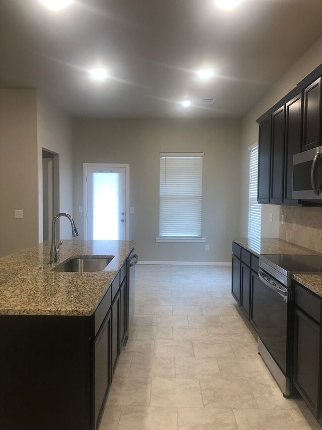 Building Photo - Brand New Home in Hertiage Hills 3/2/2