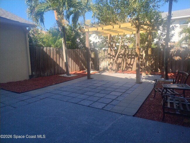 Building Photo - 220 Chandler St