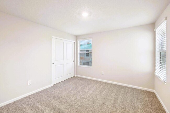 Building Photo - 491 Salisbury Cir