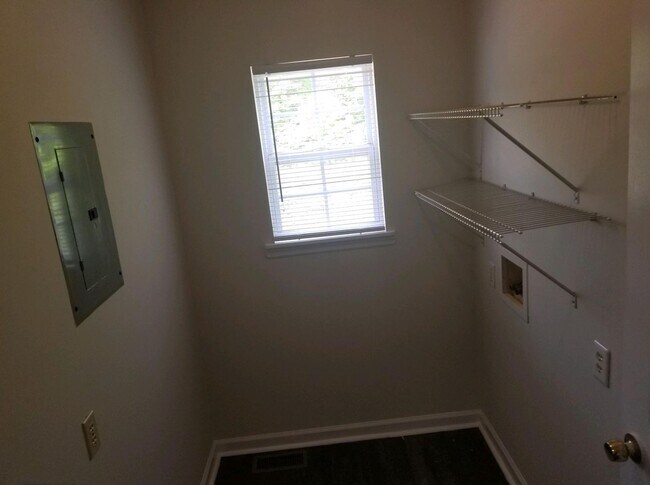 Building Photo - 151 Spirit Cir