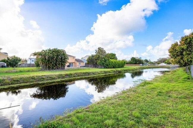 Building Photo - 9507 Lake Serena Dr