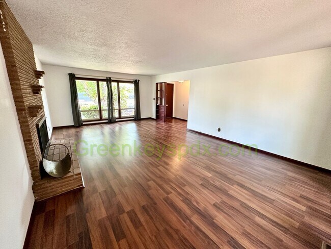 Building Photo - 2- Bedroom, 1.5-Bathroom House in Concordi...