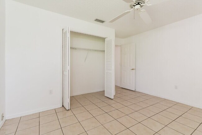Building Photo - "Charming 3-Bed, 2-Bath Home in Hudson, FL...