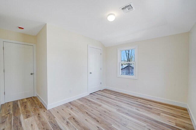 Building Photo - 2939 N Wading River Rd